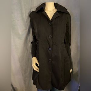 Guess black trench coat, EUC, size large. Beautifully lined w/ removable hood.